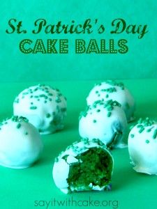 Green Velvet Cake, Irish Cake, Beach Dessert, St Patricks Day Cakes, Cake Pop Stands, Slice Of Cake, Green Cake, Cupcake Icing, Incredible Edibles