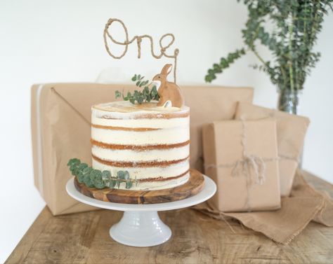 Neutral 1st Birthday Cake, Neutral First Birthday Cake, Cake One Year Boy, First Birthday Cake Boy Simple, Naked Cakes Birthday, Simple First Birthday Girl, 1st Bday Cake For Boy, Simple 1st Birthday Cake, Naked Smash Cake