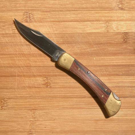 Buck Hunting Folding Knife Buck Knife, Buck Hunting, Airport Pictures, Pretty Knives, Buck Knives, Pocket Knives, Folding Knife, Hunting Knife, Axes