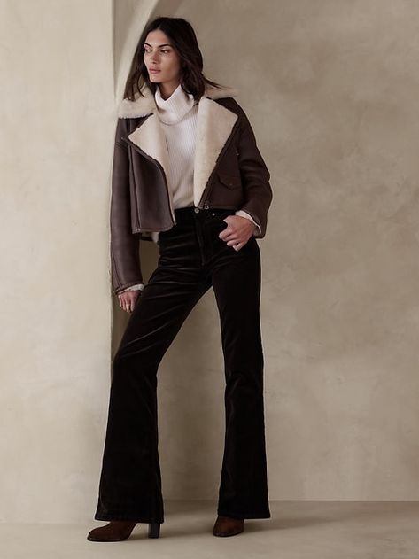 Saw this on Banana Republic: Black Flare Pants Outfit, Corduroy Pant, 70’s Fashion, Sophisticated Outfits, Business Casual Outfits For Work, Black Flare, Banana Republic Pants, Cut It, Work Wardrobe