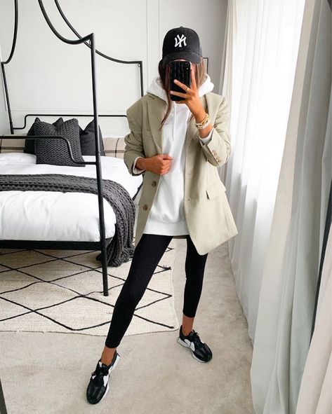 Jumpsuit Blazer Outfits, New York Cap Outfit, Black Trainers Outfit, Black Cap Outfit, New York Spring Outfits, New Era Outfit, New York Cap, Trainers Outfit, Outfits New York