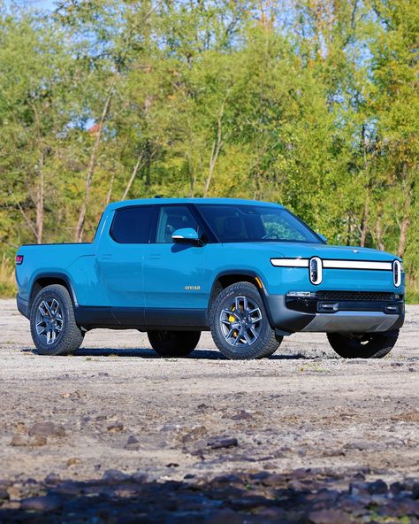 Electric Truck Face-Off: Rivian R1T vs. Tesla Cybertruck The future of trucks is electric! But which groundbreaking pickup reigns supreme? Let's compare the Rivian R1T and Tesla Cybertruck: Rivian R1T: Price: Starts around $70,000 Range: 300+ miles Performance: 0-60 mph in ~3 seconds Features: Quad-motor AWD, adjustable air suspension, versatile bed, premium interior. Tesla Cybertruck: Price: Starts around $40,000 (estimated) Range: 250-500+ miles (depending on trim) Performance: 0-60 mp... Rivian R1t Truck, Tesla Truck, Tesla Cybertruck, Electric Truck, 500 Miles, Air Suspension, Face Off, Tesla, Reign