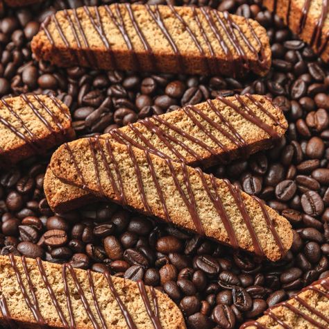 Coffee Biscotti Recipe, Espresso Biscotti Recipe, Espresso Biscotti, Coffee Biscotti, Easy Delicious Breakfast, Sage Recipes, Biscotti Cookies, Biscotti Recipe, Chocolate Espresso