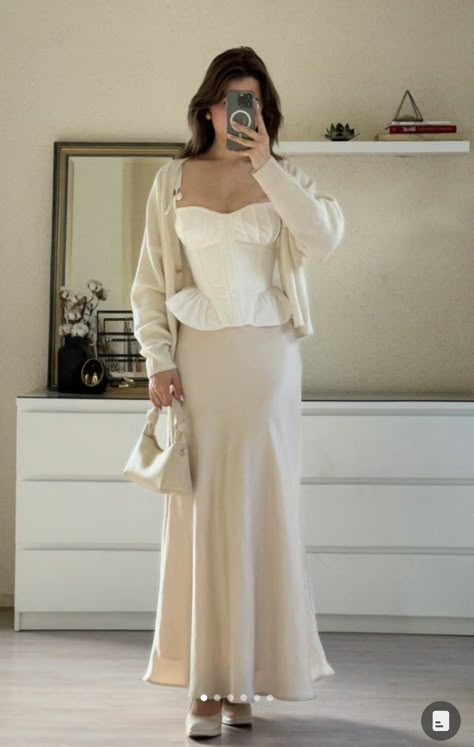 Silk Skirt Formal Outfit, Fancy Dinner Fits, Silk Skirt Outfit Summer, White Fashion Outfits, Long Skirt Fits, Old Money Dress, Natural Outfit, Star Fits, Outfit For College