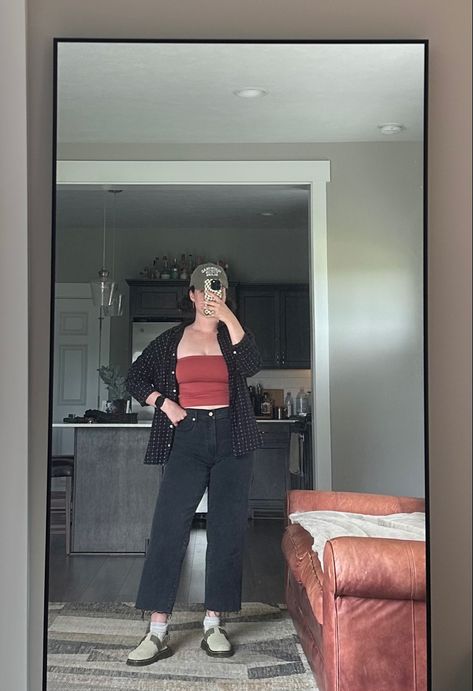 Cropped black jeans, tube top, oversized button up, baseball hat, dr martens clogs #casualoutfitideas #casualoutfit #drmartensstyle #drmartensoutfit #secondhandoutfit #thrifted Dr Marten Clog Outfit, Dr Martens Clogs Outfit, Doc Marten Carlson, Mule Outfits Women, Jeans Tube Top, Clog Outfit, Mules Outfit, Dr Martens Outfit, Dr Martens Style