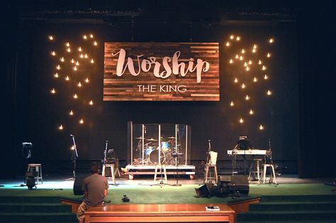 Small Church Stage Design, Kirchen Design, Youth Room Church, Youth Ministry Room, Church Stage Decor, Youth Group Rooms, Christmas Stage Design, Youth Rooms, Christmas Stage