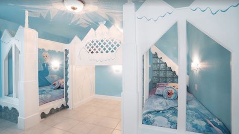 If you can't get enough of Anna and Elsa and dream of being immersed in a fun and frozen theme home we may have just found your ticket to Arendelle! Elsa Ice Castle, Frozen Theme Room, Frozen Arendelle, Frozen Bedroom, Frozen Room, Castle Bed, Florida Mansion, Kids Castle, Castle Bedroom