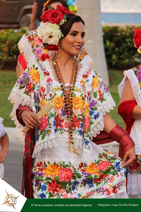 yucateca Outfit Mexicano, Ballet Folklorico, Mexican Embroidered Dress, Native American Regalia, Mexican Fashion, Mexican Outfit, Mexican Women, Next Dresses, Mexican Wedding