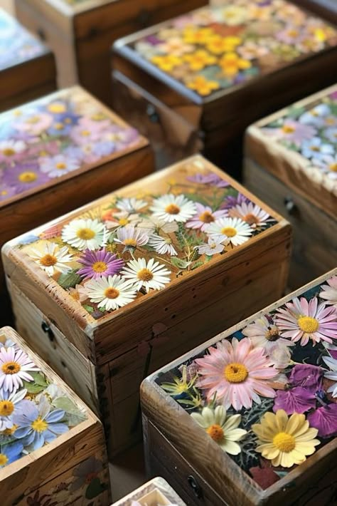 31 Pressed Flower Crafts: Creative Projects for Every Season Creative Personalized Gifts, Dried Flower Gifts, Flower Petal Crafts, Pressed Flower Ideas, Pressed Flowers Aesthetic, Crafts With Dried Flowers, Meaningful Diy Gifts, Pressed Flower Gifts, Floral Craft Ideas