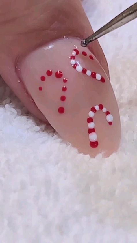 Classy Nail Art Ideas, Xmas Nail Art, Unghie Nail Art, Cute Christmas Nails, Christmas Nails Easy, Christmas Gel Nails, Christmas Nail Art Designs, Nail Art Designs Diy, Nail Art Designs Videos