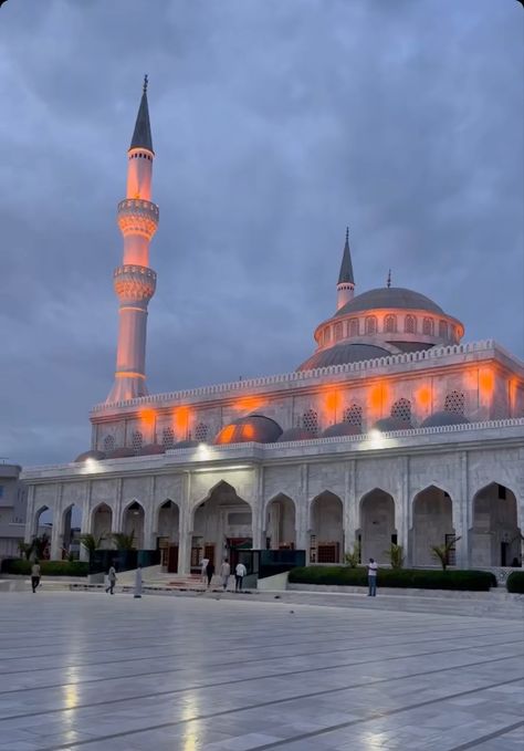 Somali Mosque, Somali Flag Art, Fatima Core, Somali Aesthetic, Mogadishu Somalia, Somali Culture, Bff Hands Aesthetic, Culture Day, Mosque Architecture