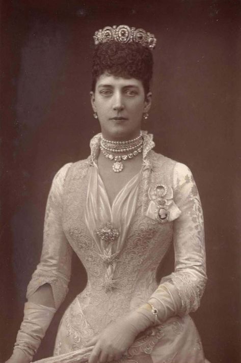 Royal Jewellery, Royal History, Royal Crowns, Royal Tiaras, King Edward Vii, Elisabeth Ii, Crowns And Tiaras, Princess Alexandra, King Edward