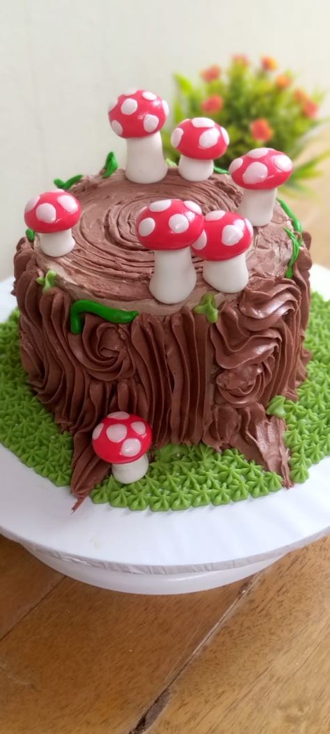 Simple Diy cake decorating Toadstool Cake, Stump Cake, Tree Stump Cake, Vanilla Sponge Cake, Chocolate Buttercream Frosting, Vanilla Sponge, Forest Cake, Icing Sugar, Chocolate Buttercream