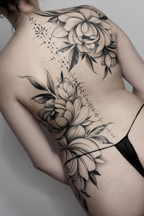 Floral Back Tattoos, Backpiece Tattoo, Flower Spine Tattoos, Tato Minimal, Back Piece Tattoo, Flower Tattoo Back, Muster Tattoos, 4 Tattoo, Petite Tattoos