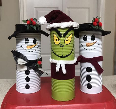 Christmas Buckets, Christmas Decorations On A Budget, Coffee Can Crafts, Easy Diy Christmas Decorations, Decorations On A Budget, Acorn Crafts, Grinch Christmas Decorations, Holiday Crafts Diy, Dollar Store Christmas