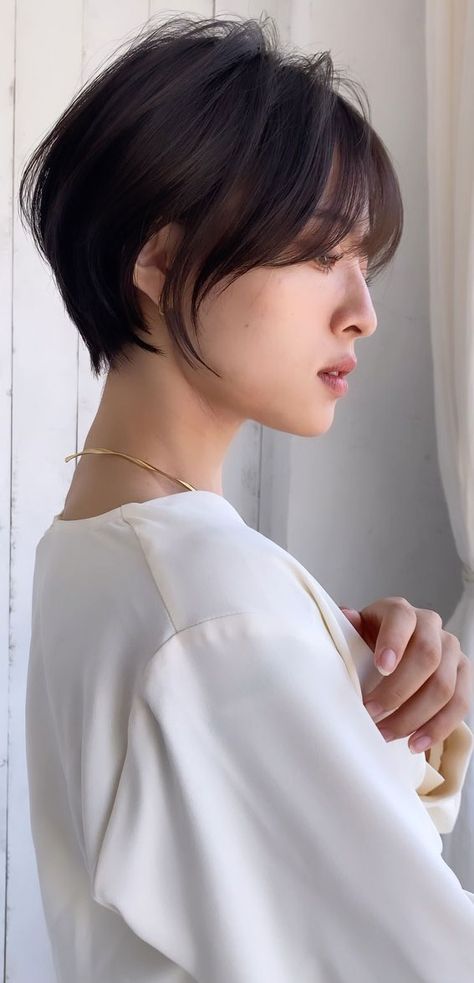 Pixie Haircut Korean Short Bobs, Curtain Haircut Women Short, K Pop Haircuts Women, Short Korean Hairstyles For Women, Baby Cut Hairstyle For Women, Pixie Haircut With Curtain Bangs, Korean Short Haircut For Women, Curtain Bangs Pixie Cut, Korean Curtain Bangs Short Hair