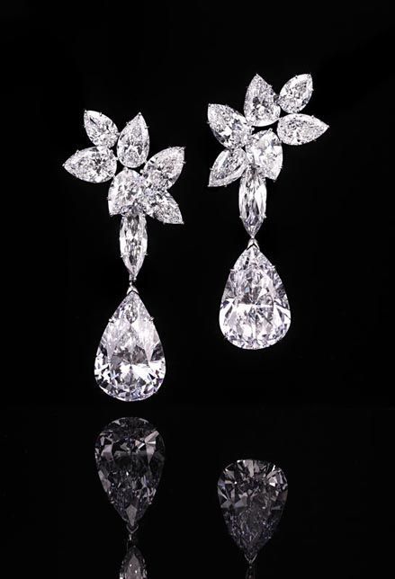 A pair of Harry Winston diamond ear pendants with two detachable pear-shaped diamonds weighing 14.85 and 14.59 carats sold for $3,936,342 at Christie's Geneva Auction. Harry Winston Earrings, Harry Winston Jewelry, Harry Winston Diamond, Family Jewels, Harry Winston, Aquamarine Ring, Crown Jewels, Fabulous Jewelry, Gems Jewelry