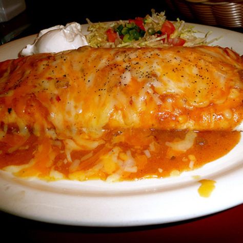 smothered burritos. Add rice, Taco Bell mild sauce & top with sour cream. Smothered Beef, Smothered Burritos, Taco Bell Sauce, Green Chilis, Just A Pinch Recipes, Burritos Recipe, Tacos And Burritos, Hispanic Food, Tex Mex Recipes