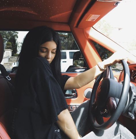 King Kylie Aesthetic, Kylie Aesthetic, Kylie Jenner Car, King Kylie 2016, Kylie Jenner 2014, Maquillaje Kylie Jenner, Kylie Jenner Body, 2010 Aesthetic, Kylie Jenner Fotos