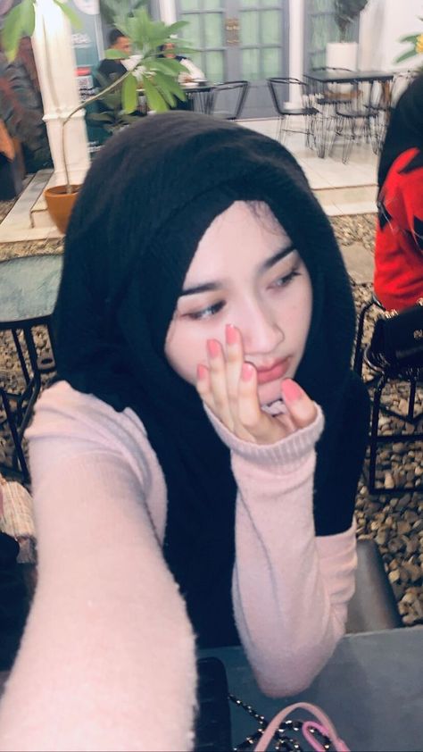 pap cewe random hijab Hijab Style Tutorial, Army Knife, Instagram Photo Editing, Hijab Chic, Hair Styler, Asian Celebrities, Ootd Hijab, Muslim Girls, Beautiful Hijab