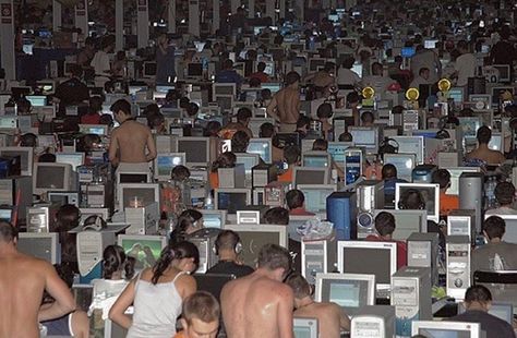 Lan Party, Image Meme, Couple Games, Ex Machina, Weird Pictures, Funny Couples, Futurism, The Machine, Cyberpunk