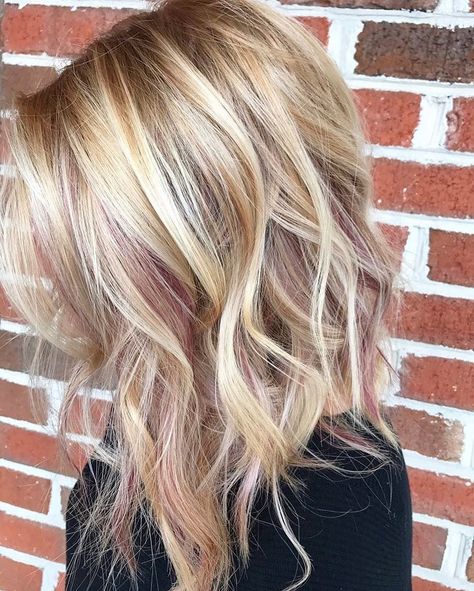 nice Rose Gold Hair -  Check more at http://newaylook.com/best-rose-gold-hair-color-hairstyle/ Gold Blonde Hair, Rose Gold Blonde, Trendy We Fryzurach, Rose Gold Highlights, Gold Hair Colors, Hair Color Rose Gold, Blond Balayage, Ombre Hair Blonde, Gold Blonde