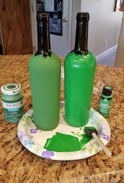 grinch decor diy Grinch Table, Diy Christmas Canvas, Grinch Ideas, Diy Grinch, Cute Grinch, Grinch Decor, Neat Crafts, Grinch Stuff, Wine Bottle Crafts Christmas