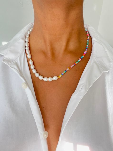 Handmade freshwater pearls & glass beads necklace * D I M E N S I O N S * Length : 45cm * A B O U T * AmbreCollection https://www.etsy.com/uk/shop/AmbreCollection#about M O R E * F R O M * U S https://www.etsy.com/shop/AmbreCollection * FOLLOW * US IG: @ambre.collection Thank you so much for visiting and hope you enjoy shopping with us Feel free to contact me with any questions or requests! Half Pearl Half Bead Necklace, Colourful Pearl Necklace, Half Pearl Necklace, Necklaces Summer, Mixed Beads Necklace, Handmade Bead Jewellery, Glass Beads Necklace, Red Beaded Necklaces, Necklace Outfit