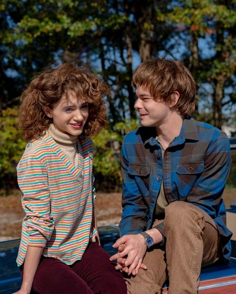 💌 stranger things season 4 jonathan byers nancy wheeler natalia dyer charlie heaton aesthetic icons couple goals cast photo Charlie And Natalia, Jonathan And Nancy, Stranger Things Jonathan, Charlie Heaton, Stranger Things Season 4, Jonathan Byers, Natalia Dyer, Nancy Wheeler, Stranger Things Actors