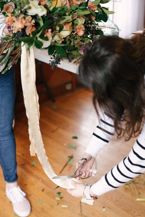 Bouquet Ribbon Wrap, Wrap A Bouquet, Bouquet With Ribbon, Wedding Bouquet Ribbon, Diy Wedding Flowers Bouquet, Ribbon Streamers, Wildflower Wedding Bouquet, Round Bouquet, Virginia Wedding Venues