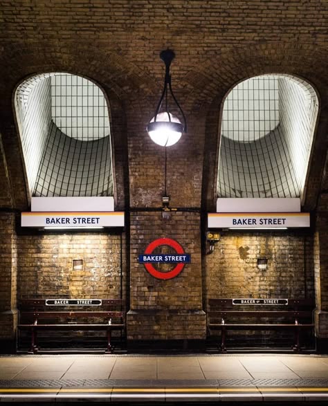 London • UK 🇬🇧 on Instagram: “Baker Street Tube Station 🕵️‍♂️🧡 • 📸 @rob_mcconkey • #itssolondon #london” Tube Stations London, Tube Train, Station Photo, Underground Tube, London Overground, City Streets Photography, London Underground Stations, London Sights, London Dreams