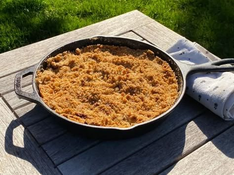 Recipes On The Grill, Baked Apple Crisp, Fall Grilling, Apple Crisp Pie, Strawberry Crisp, Summer Food Party, Apple Crisp Recipe, Michael Symon, Square Cake Pans