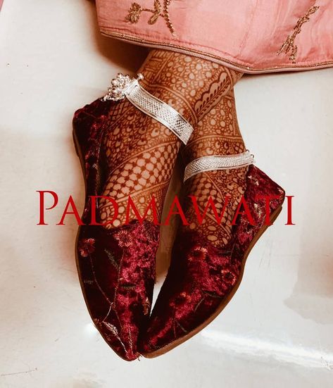 Anklets For Bride, Latest Payal Designs Silver For Bride, Bridal Payal Wedding, Bridal Payal Silver, Silver Payal Design Bridal, Dulhan Payal Design, Latest Payal Designs Silver, Payal Designs Silver For Bride, Bridal Payal