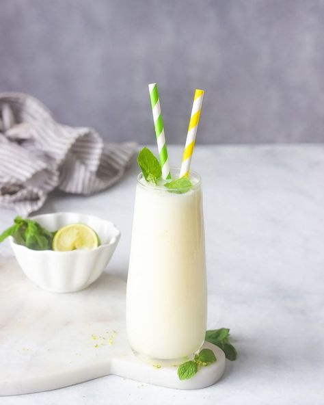 Brazilian Lemonade (Limonada suíça) Creamy Lemonade, Brazilian Lemonade, Comfort Recipes, Healthy Kid Friendly Meals, Low Fat Low Carb, Lime Peel, Popular Drinks, Mood Food, Lemonade Recipes