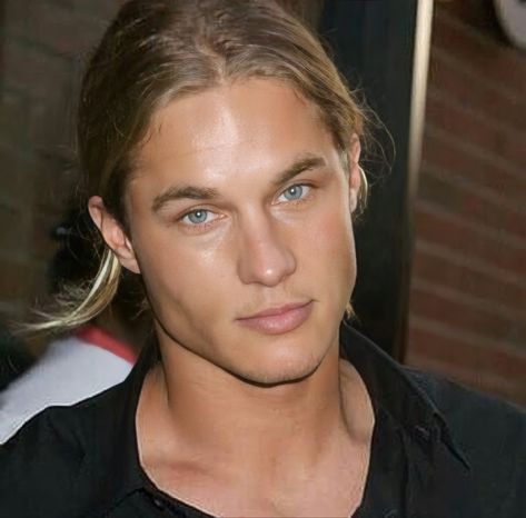 Men Long Hair Styles, Travis Vikings, Men Long Hair, Hair Styles Men, Stud Muffin, Travis Fimmel, Most Beautiful Eyes, Man Bun, Long Hair Styles Men