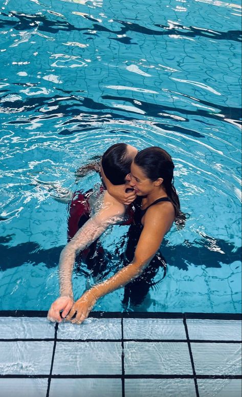 Swimming Couple Goals, Swimmer Couple Aesthetic, Swimmer Couple Goals, Summer Swim Team Aesthetic, Swim Couples Swimmers, Swimmer Boyfriend Aesthetic, Swimmer Girlfriend, Swimmer Couples, Swimming Couple Aesthetic