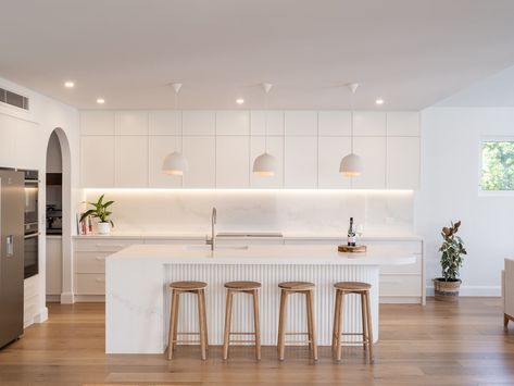 STEP INSIDE THE BELL’S BEAUTIFUL NEW BUILD — THREE BIRDS RENOVATIONS Timber And White Kitchen, Modern Neutral Kitchen, Modern Coastal Kitchen, Three Birds Renovations, Beach House Kitchens, Three Birds, House Design Kitchen, Kitchen Room Design, Kitchen Inspiration Design