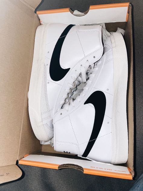 Fresh Blazers Nike Blazer Mid 77 Women, Blazer Mid 77 Vintage, Nike Blazer Mid 77, Nike Blazers Mid, Blazer Mid, Most Comfortable Shoes, Nike Blazer, Cute Nike Shoes, Cute Nikes