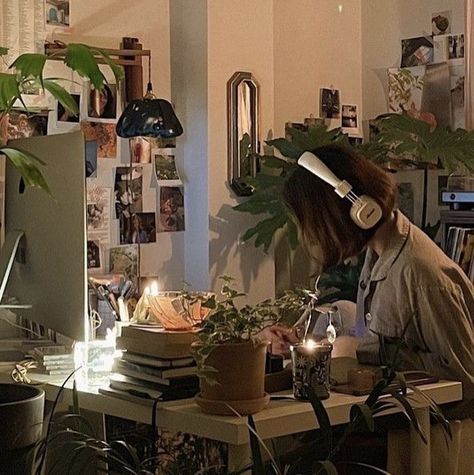 All-nighter Aesthetic, Messy Room Aesthetic, Girl With Headphones, Life Vision Board, Messy Room, Music Aesthetic, Studying Inspo, Study Hard, School Motivation