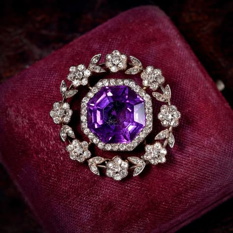 Antique Amethyst Jewelry With Intricate Design, Luxury Victorian Amethyst Jewelry, Amethyst Brooch, Egyptian Inspired Jewelry, Luxury Antique Purple Brooches, Luxury Amethyst Brooch, Bridal Jewellery Inspiration, Diy Jewelry Unique, Edwardian Jewelry