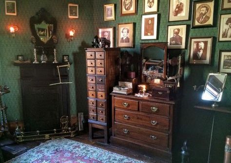 Dark Academia Room Aesthetic, Dark Academia Room Ideas, Academia Room, Victorian Bedroom, Green Walls, House Room, Room Ideas Bedroom, Dream Rooms, Room Aesthetic