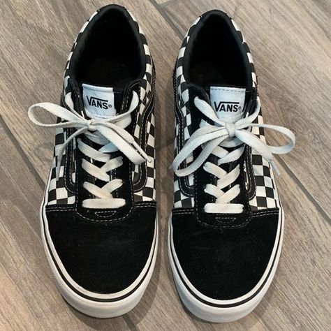 Youth Vans Ward Black/White Checkered Sneakers—Size 7 Youth Black Checkered Vans, Checkered Sneakers, Black White Checkered, Checkered Vans, Size 7, Black White, Black And White, Sneakers, Closet