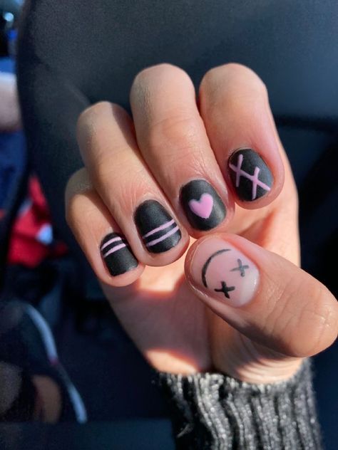 Matt Sturniolo Inspired Nails, Mgk Nails, Birthday Gel Nails, Masc Nails, Pink And Black Nails, Dirty Nails, Men Hands, Man Nails, Pink Black Nails