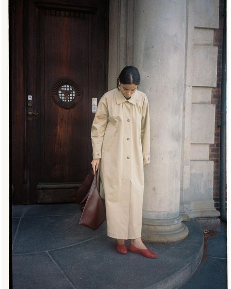 Kind of looking forward to trench coat weather. Trench Coat And Doc Martens, Vintage Trench Coat Outfit, Clashing Prints, Vintage Trench Coat, City Baby, Trench Coat Outfit, She Wolf, Coat Outfit, Japanese Aesthetic