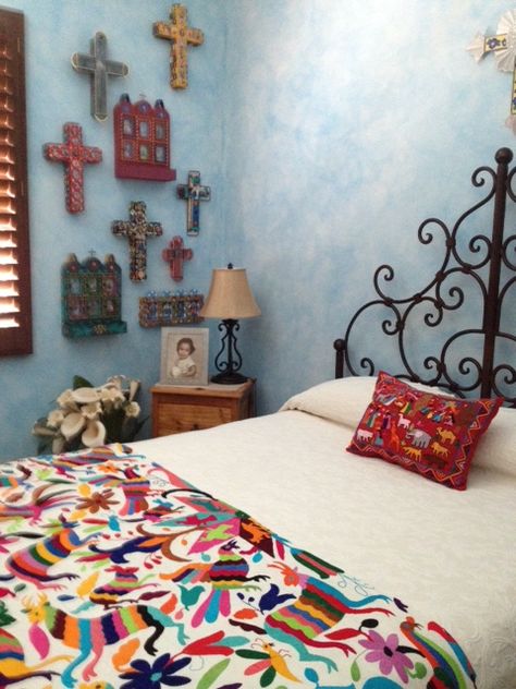 great guest room - mexican style everywhere! I'm painting my walls like this as we speak.....LOVE!!!! Mexican Themed Bedroom, Mexican Room, Mexican Bedroom, Mexican Interior Design, Otomi Fabric, Iron Headboard, Mexican Interiors, Busy Girl, Spanish Decor