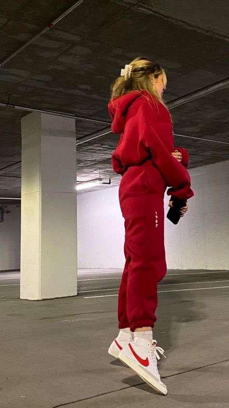 Red Sweatpants Outfit, Red Hoodie Outfit, Sweat Set Outfits, Boston Back Bay, Red Sweatpants, Red Joggers, Love Angel, Oversized Hoodies, Back Bay