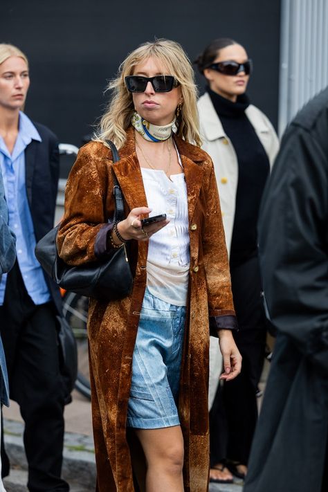 Edgy Boots, Scandi Fashion, Copenhagen Street Style, Flowy Maxi Dress, Copenhagen Style, Copenhagen Fashion Week, Dress With Sneakers, Fall Fashion Outfits, Chic Dress