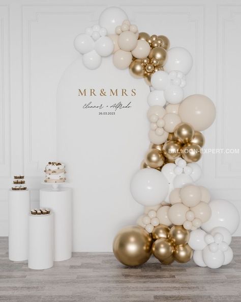 Cream And Gold Balloon Arch, Wedding Ideas Balloons, Gold And White Balloons Decoration, Single Balloon Arch, Simple Wedding Backdrop Balloons, White And Gold Decor Ideas, White Cream Gold Color Palette, Wedding Arch Ideas Balloons, White And Gold Balloon Backdrop