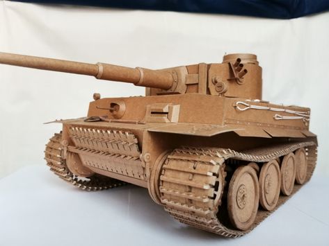 Cardboard model Cardboard Builds, Cardboard Ideas, Tank Art, Cardboard Model, Cardboard Art, Bed Bugs, Paper Models, Military Vehicles, Halo