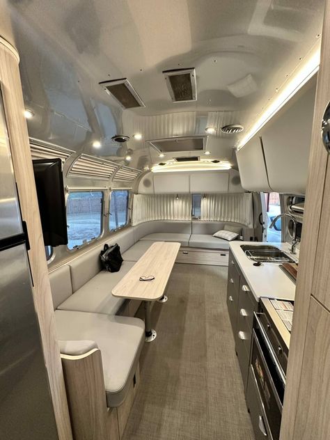 2020 30FT Globe Trotter For Sale In Kennedale, Texas - Airstream Marketplace Airstream Globetrotter, Race Trailer, Wellness Wheel, Trailer Shop, Airstream Rv, Mobile Living, Airstream Trailers, Front Windows, Trotter